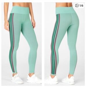 EUC High waisted seamless stripe leggings size xs